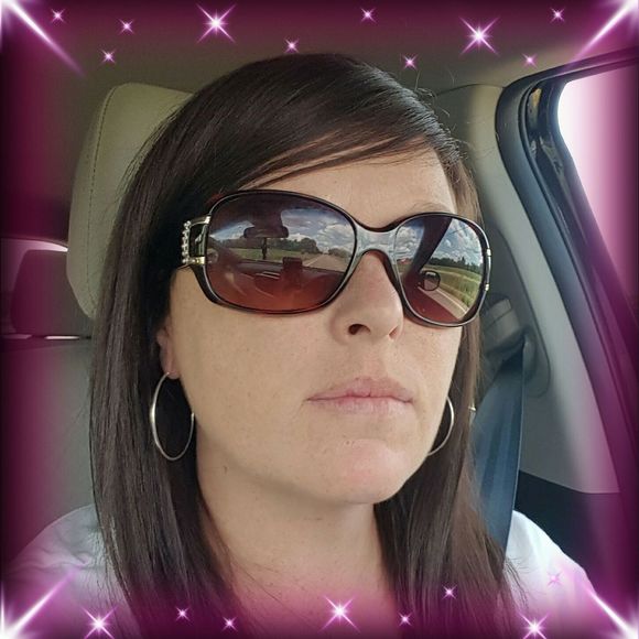 Meet your Posher, Shellie - Picture 1 of 1